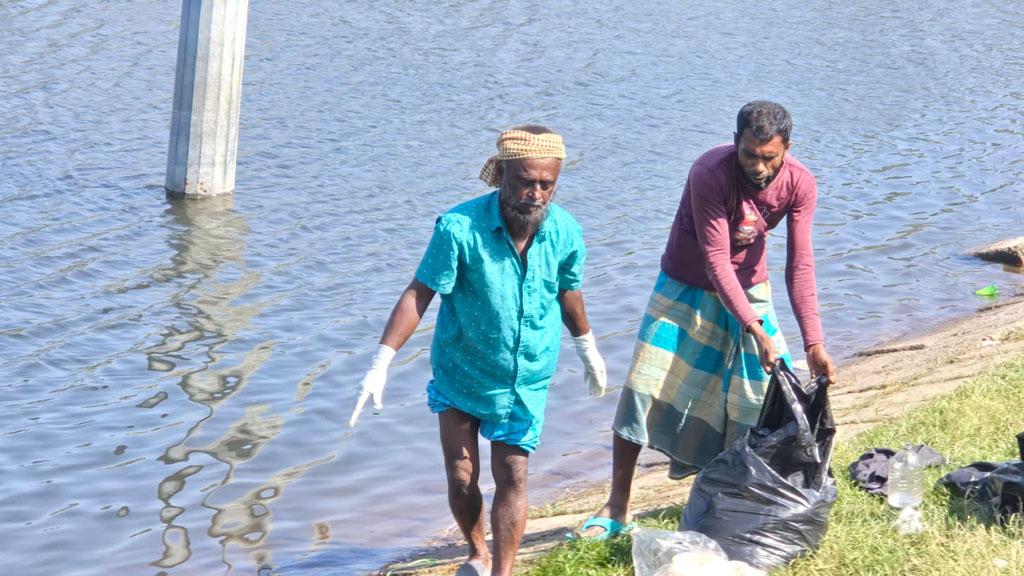 পূর্বাচলে লেকের পাড়ে ৩ পলিথিনে মিলল যুবকের ৭ খণ্ড লাশ