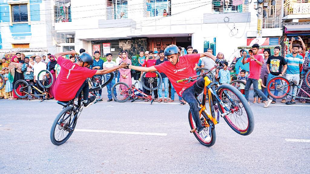 রাজশাহীতে মাদকবিরোধী সাইকেল স্টান্ট শো